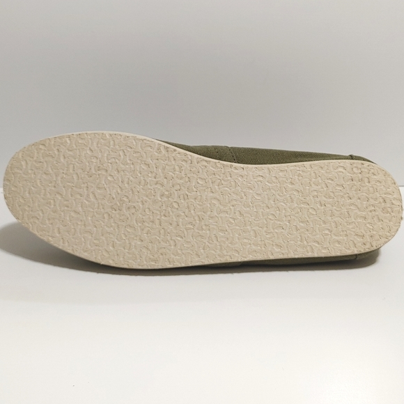 🆕️ TOMS Olive Canvas Classics - Picture 3 of 5